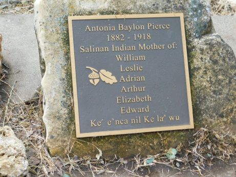 [Picture of Antonia Baylon Pierce grave]